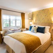 Le Nid Jaune Bedroom